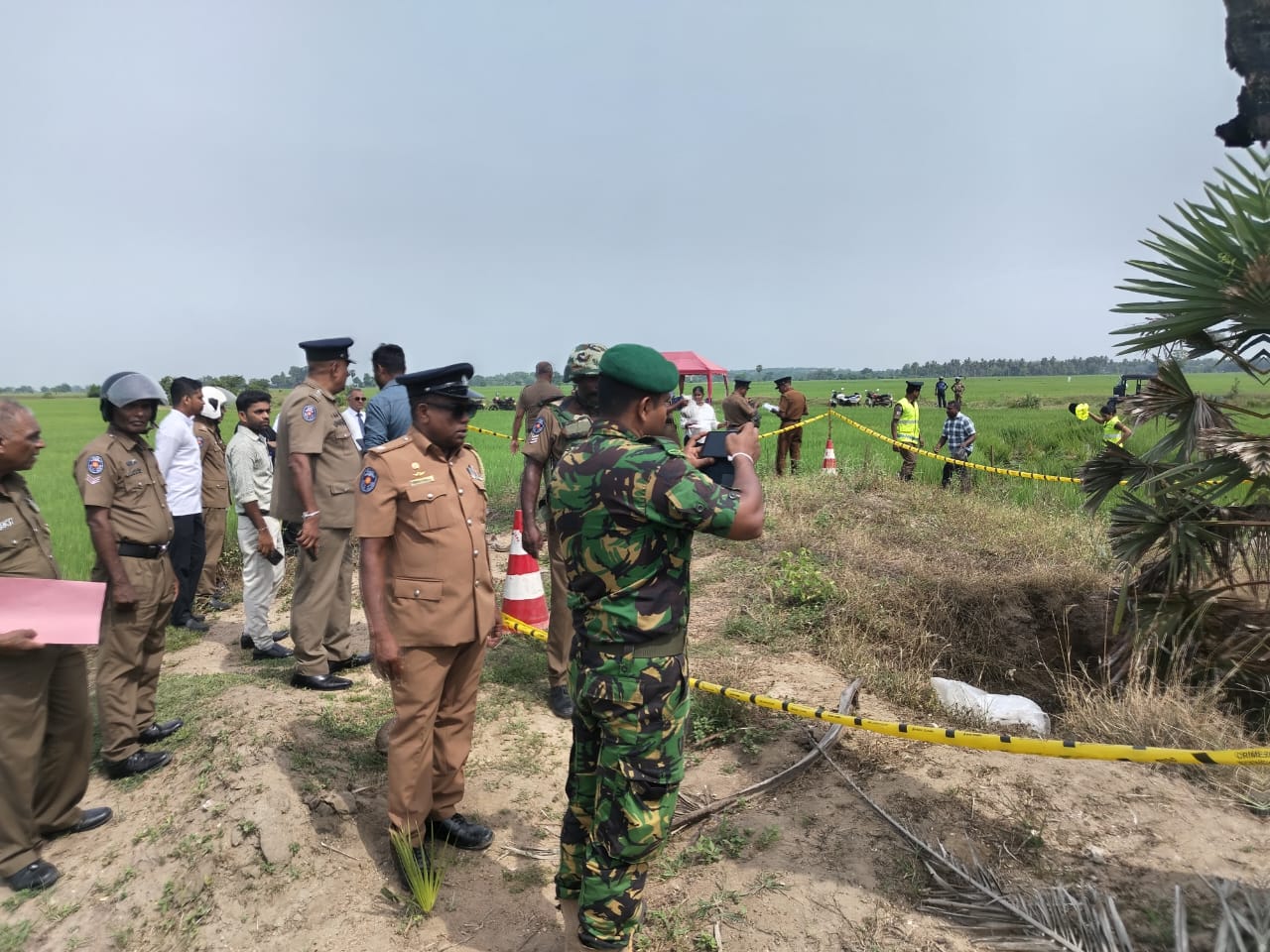 விடுதலைப்புலிகளின் ஆயுதங்கள்  தங்கத்தைத் தேடி சம்மாந்துறையில்   அகழ்வு நடவடிக்கை