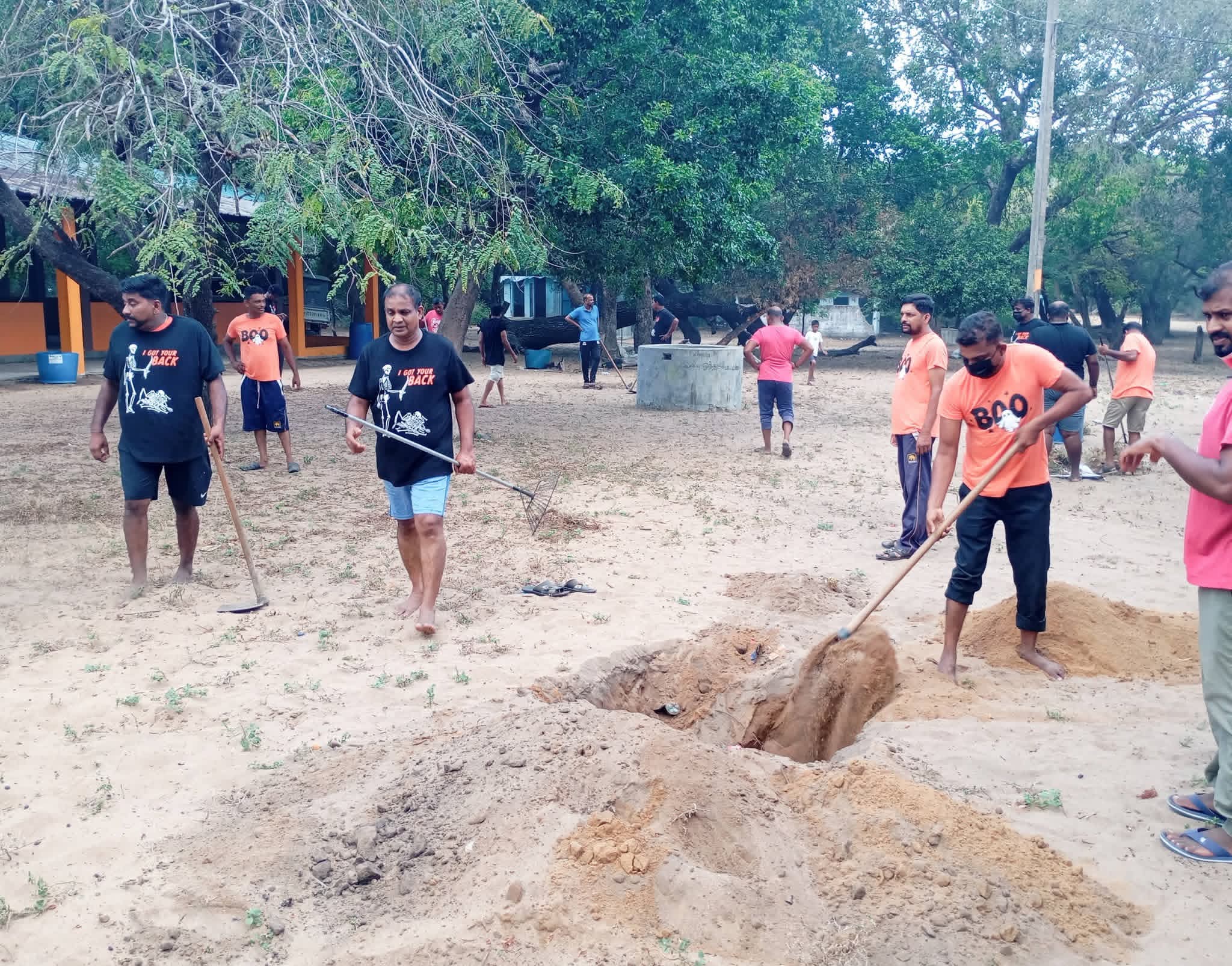 உகந்தையில் மண்முனை தென் எருவில் பற்று பிரதேச செயலகத்தின் சிரமதான பணி.