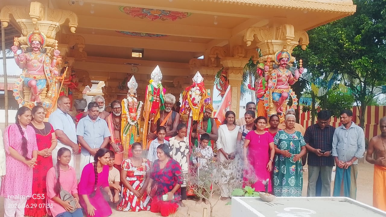 இன்று காலை நிந்தவூர் முருகன் ஆலயத்தில் பாதயாத்திரீகர்கள்