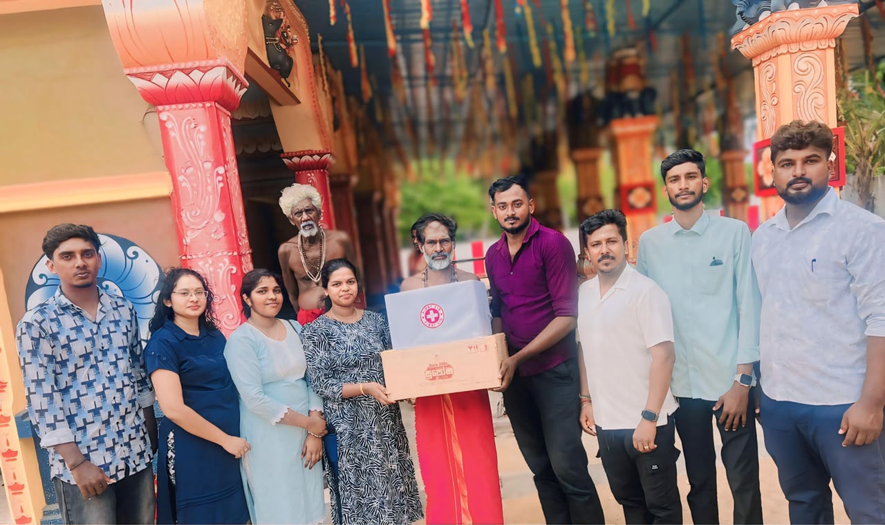 அக்கரைப்பற்று CDFF கிளையினால் கதிராகாம பாதயாத்தியர்களுக்கு ஒரு தொகை மருந்து பொருட்கள் வழங்கி வைப்பு.